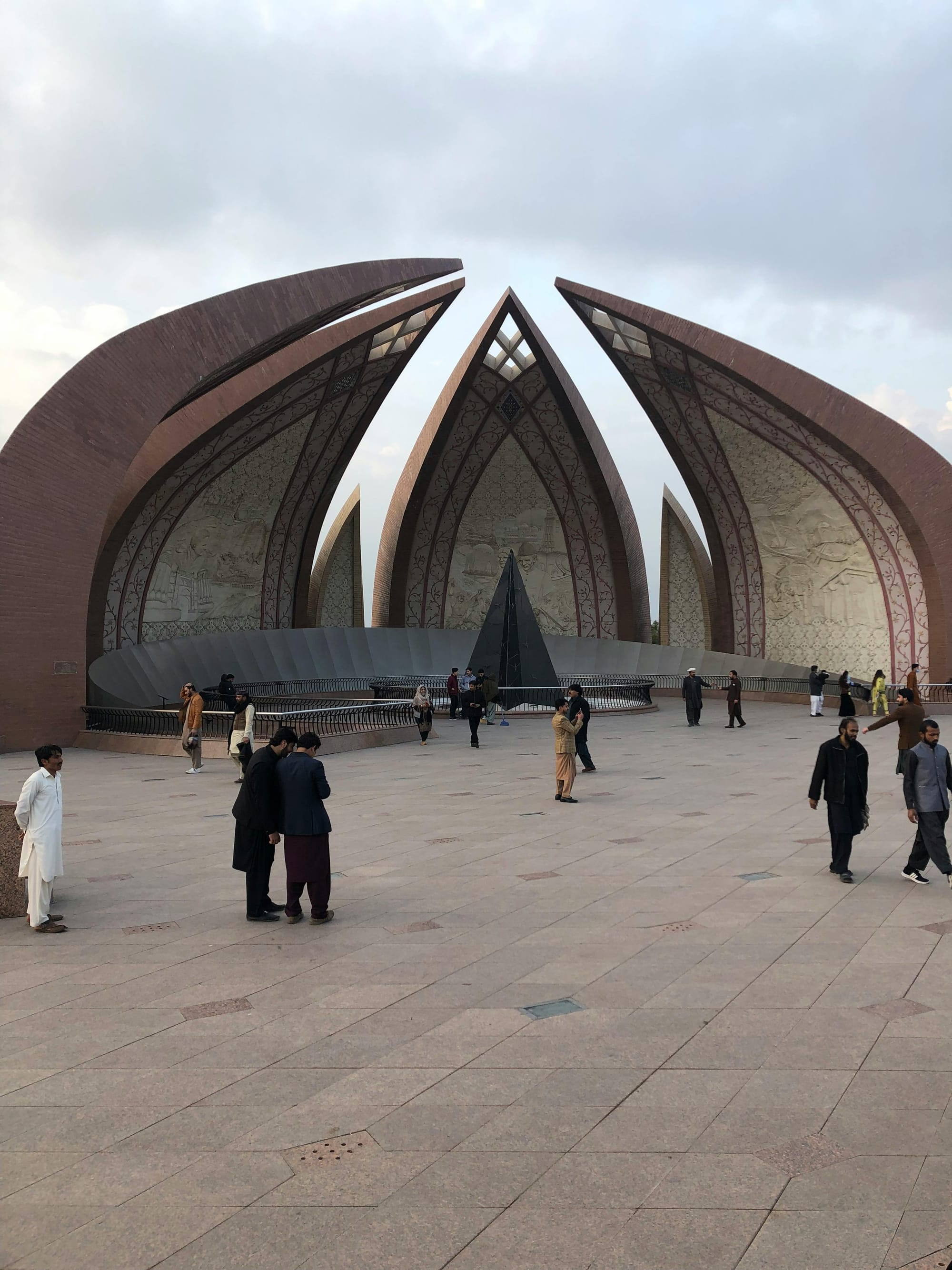 US Diplomats Meet Iran’s Foreign Minister in Pakistan